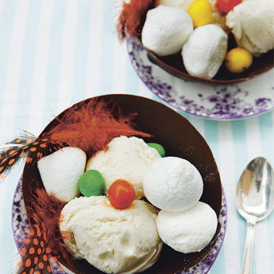 Chokladskålar med påskig marängsviss