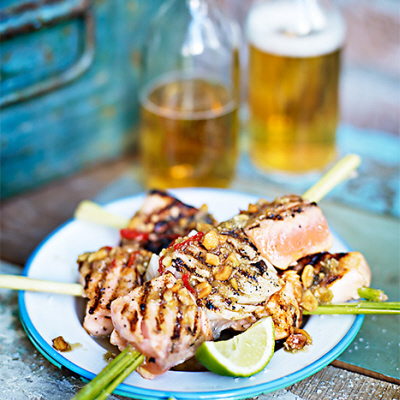 Fiskspett med vietnamesisk sås med jordnötter