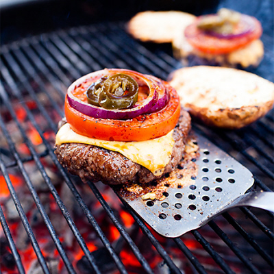 Hamburgare med cheddar och jalapenos