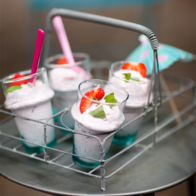 Jordgubbsglass med basilika