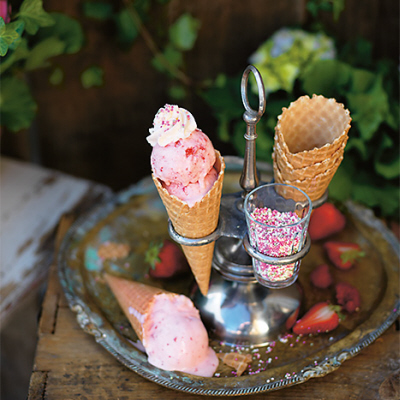 Hemgjord jordgubbsglass i strut