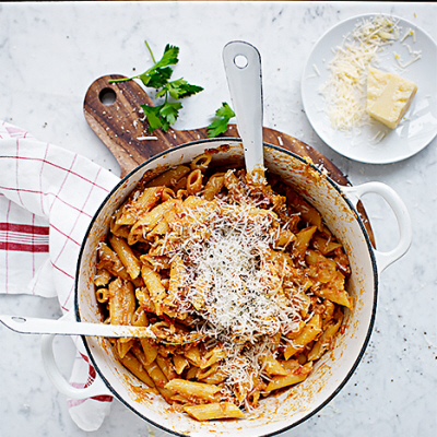 Pasta med bacon och tomat