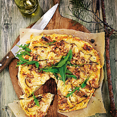 Pizza med Karljohansvamp och valnötter