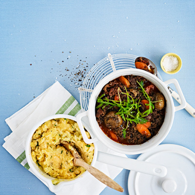 Bourguignongryta med rotfruktskross