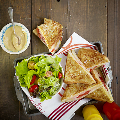 Fattig riddare med ost och skinka