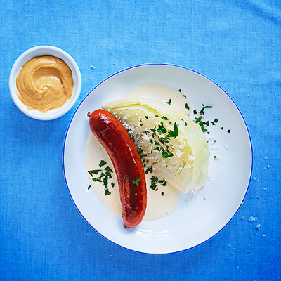 Chorizo med buljongkokt vitkål och pepparrotssås