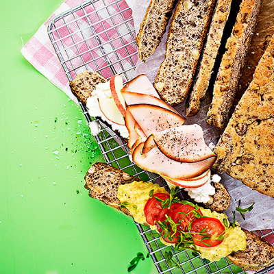 Frukostmacka med cottage cheese och kalkon