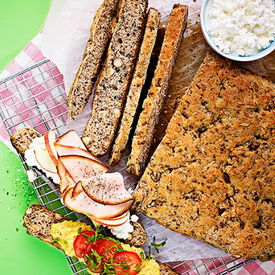 Kalljäst focaccia med frön och nötter