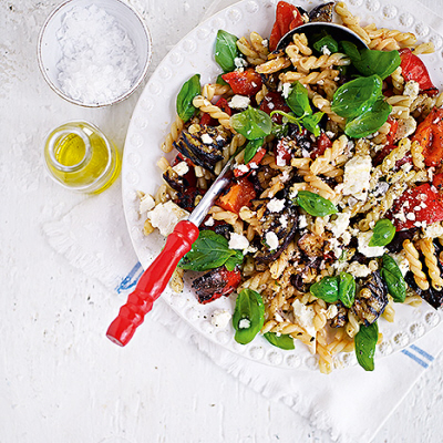 Pastasallad med fetaost och aubergine
