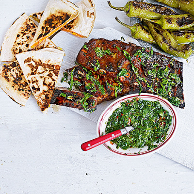 Grillade spareribs med chimichurri och hot’n’corny quesadilla
