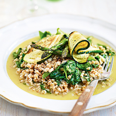 Matvete-otto med sparris och zucchini