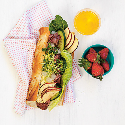 Baguette med rostbiff äpple och currydressing