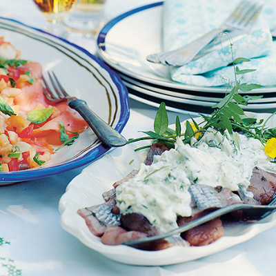Matjessill med dill- och äppeltsatsiki