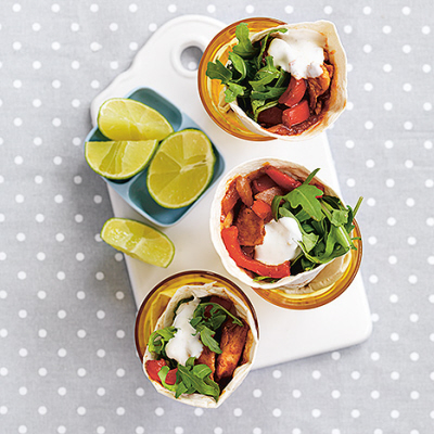 Kycklingwrap med salsa och vitlökssås