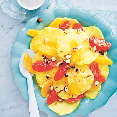 Citrussallad med rostade hasselnötter