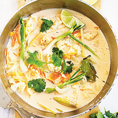 Kokosmjölksoppa med röd curry