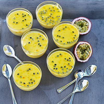 Saffranspannacotta med passionsfrukt