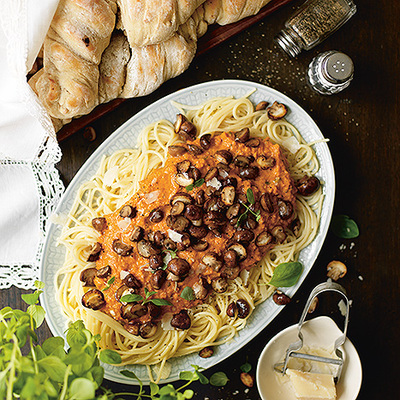 Pasta rosso med vitlöksfrästa champinjoner
