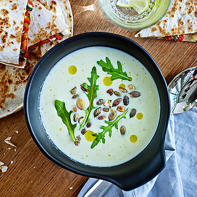 Broccolisoppa med quesadilla