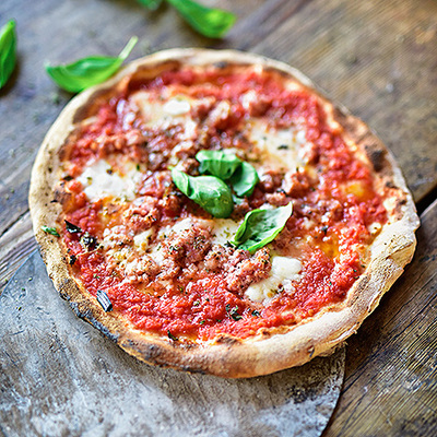 Pizza med salsiccia