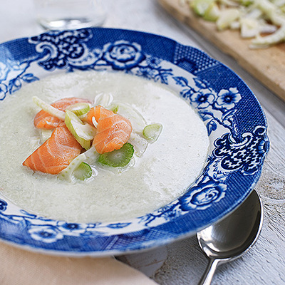 Fänkålssoppa med kallrökt lax