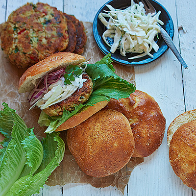 Vegoburgare med asiatisk coleslaw