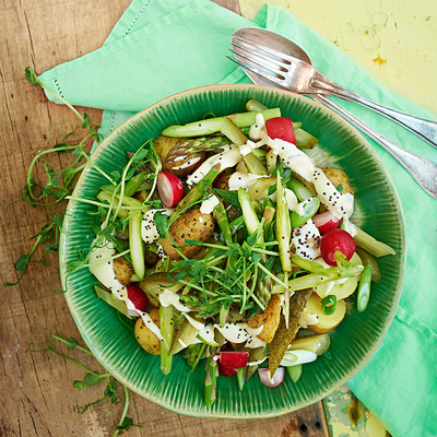 Potatissallad med senap- och honungsdressing