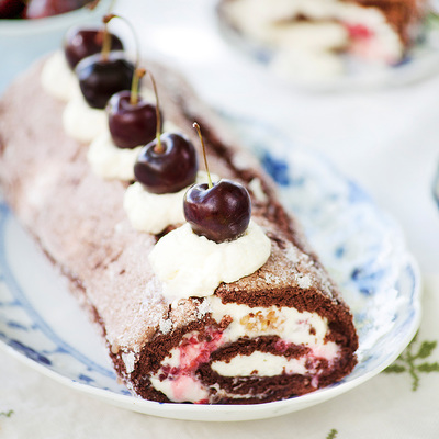 Chokladrulltårta med vit chokladkräm
