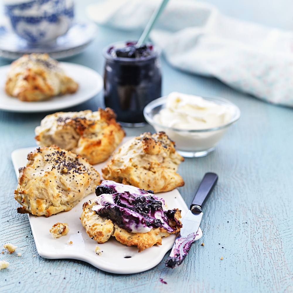 Scones med blåbärs- och kardemummamarmelad