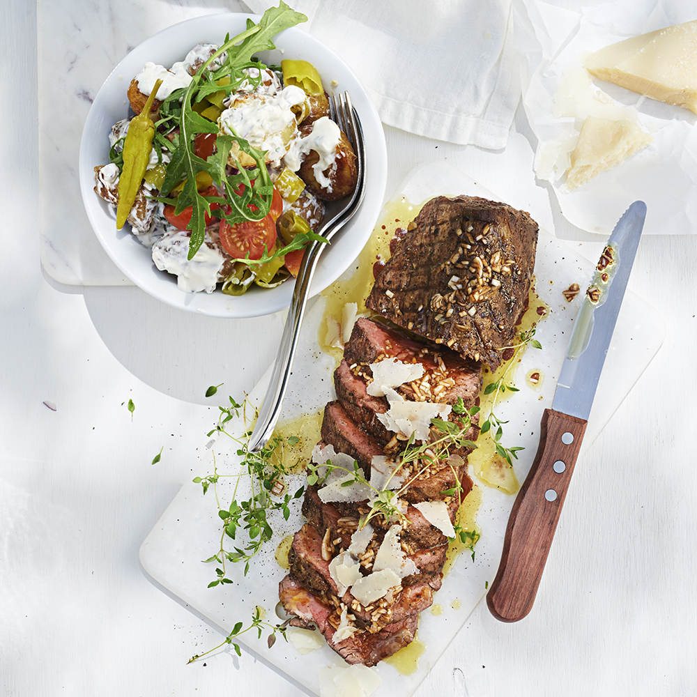 Helgrillad oxfilé med rostad potatissallad
