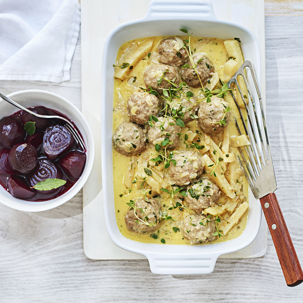 Gräddkokt rotselleri med kalvfrikadeller