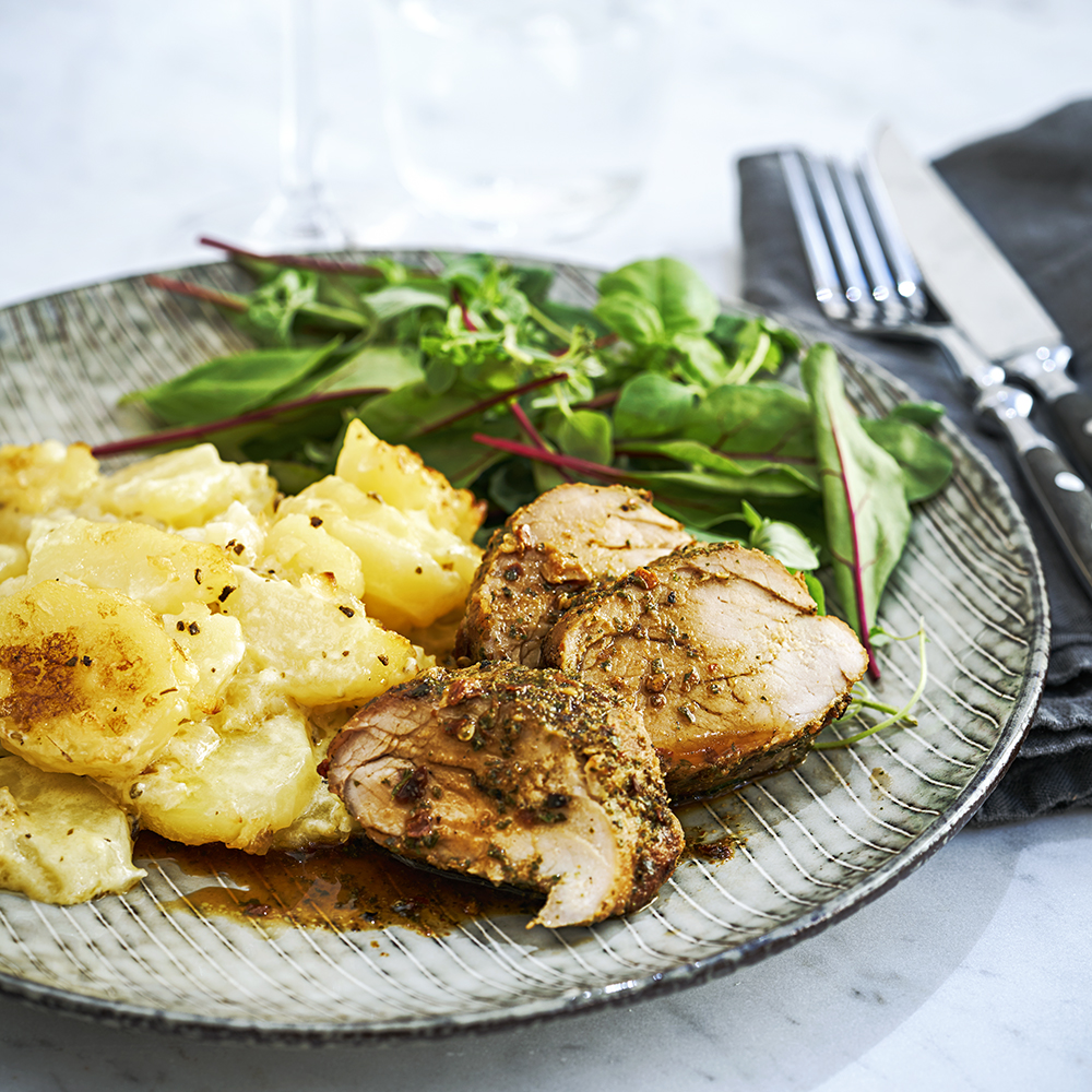 Helstekt fläskfilé och krämig potatisgratäng