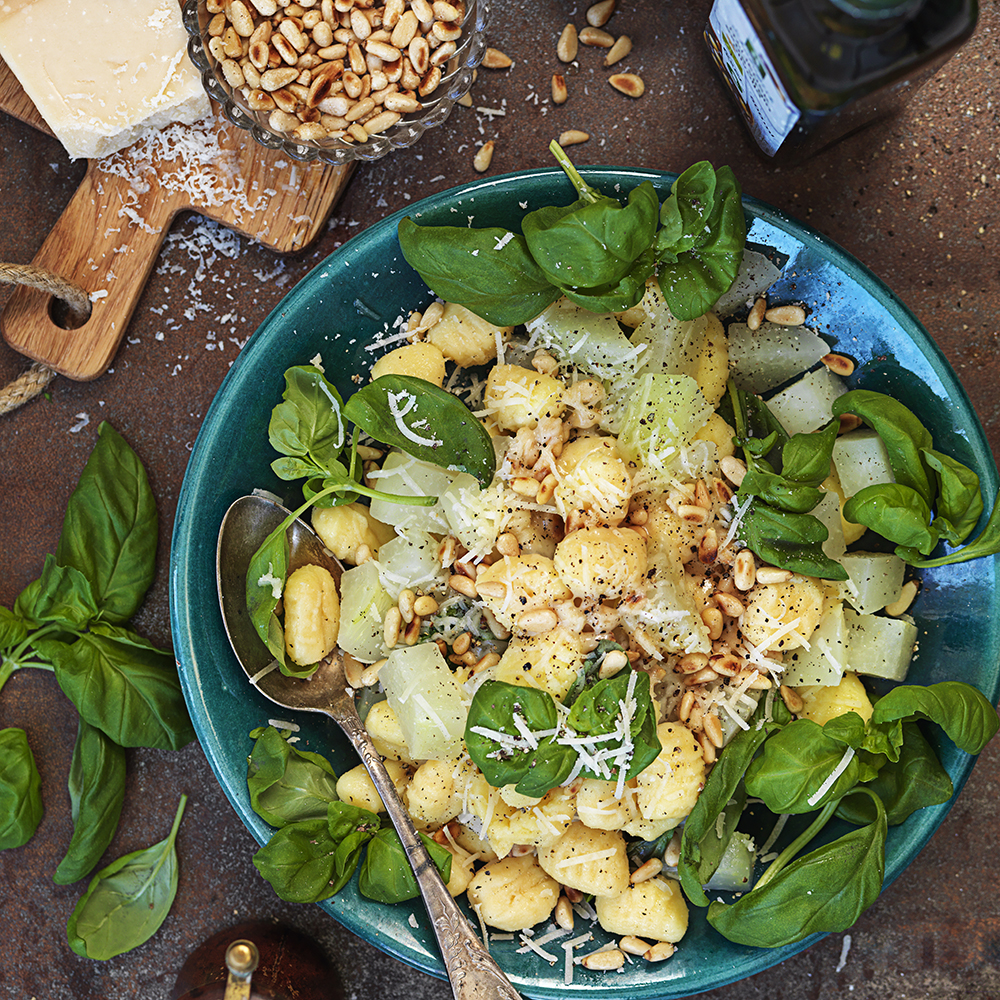Kålrabbi med gnocchi, basilika och parmesan