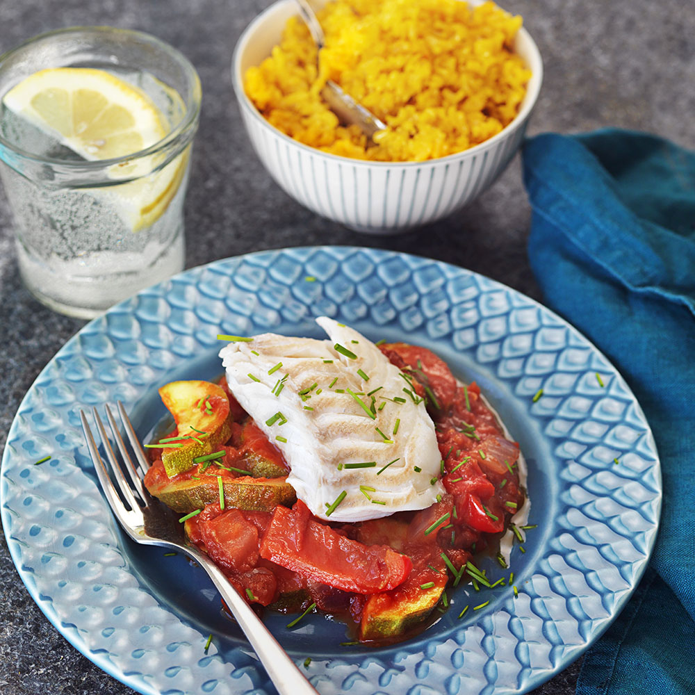 Ångad torsk med ratatouille och gult ris