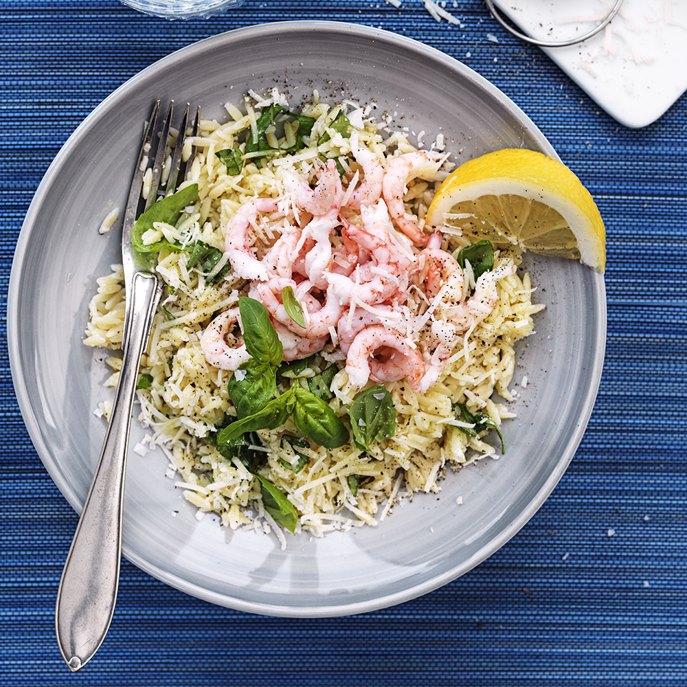 Risoni med parmesan, örter och räkor