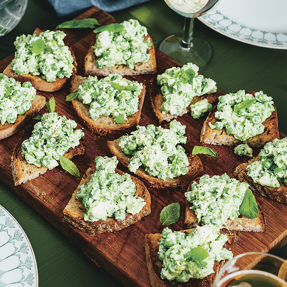 Bruschetta med ärter, mynta och fetaost