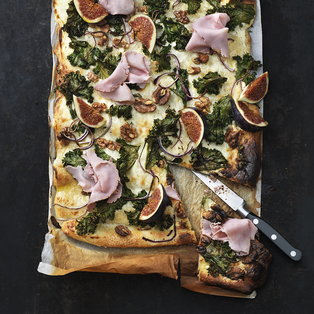 Pizza med julskinka och grönkål