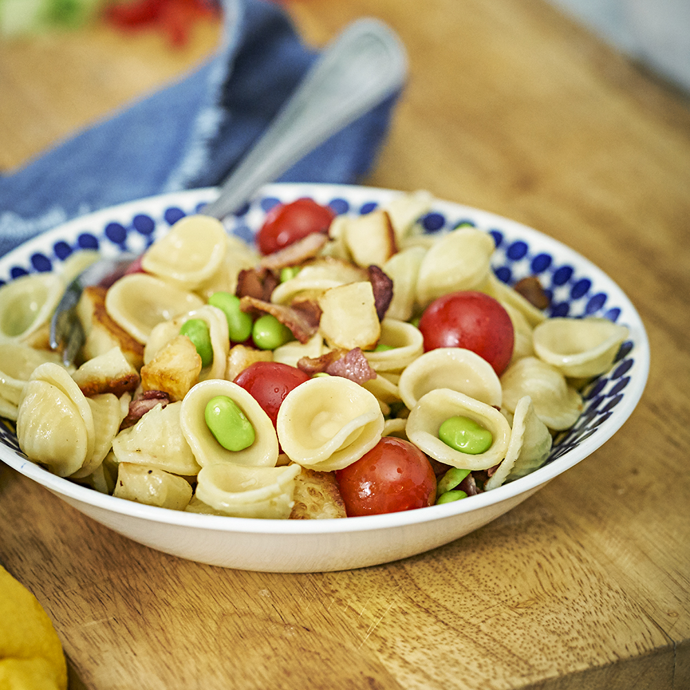 Enkel pastasallad med halloumi