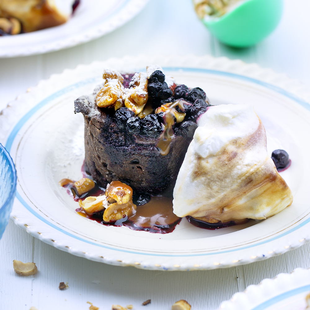 Chokladfondant med kolasås och jordnötter