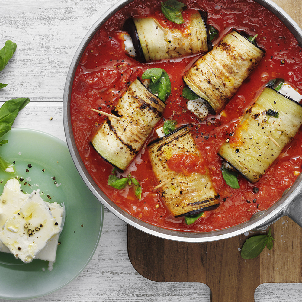 Auberginerullader i tomatsås