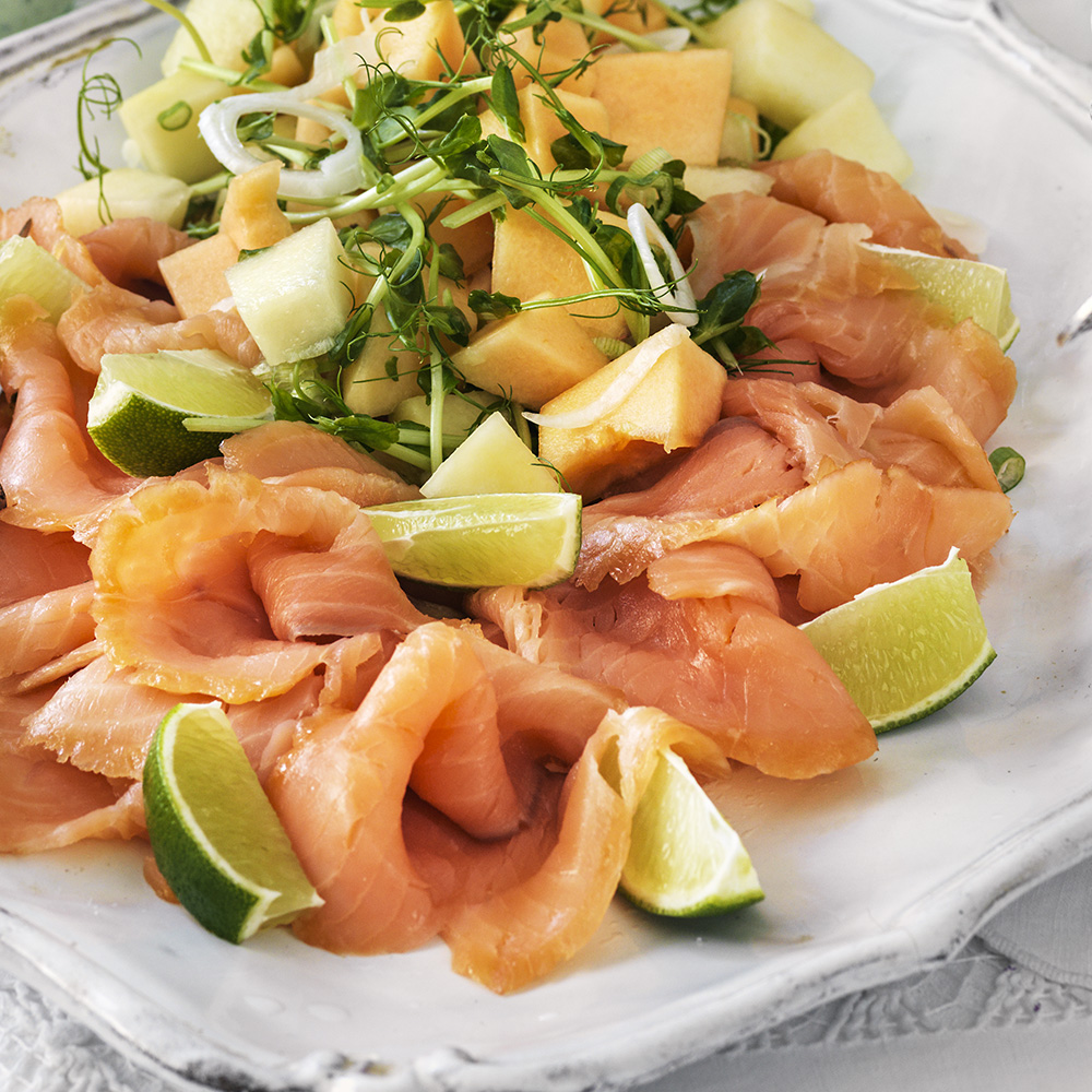 Kallrökt lax med melonsallad och lime