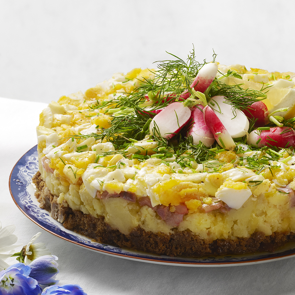 Matjessilltårta med potatis och brynt smör