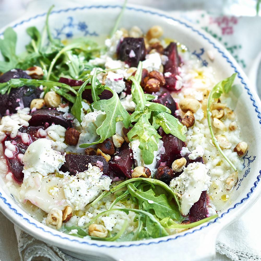 Risotto med rödbetor, chèvre och rostade hasselnötter