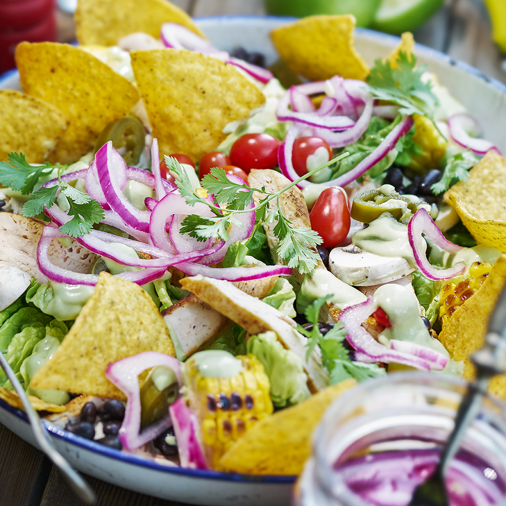 Mexikansk ranchsallad med kyckling och avokadodressing