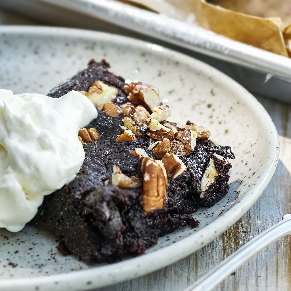 Rödbetsbrownie med pekannötter