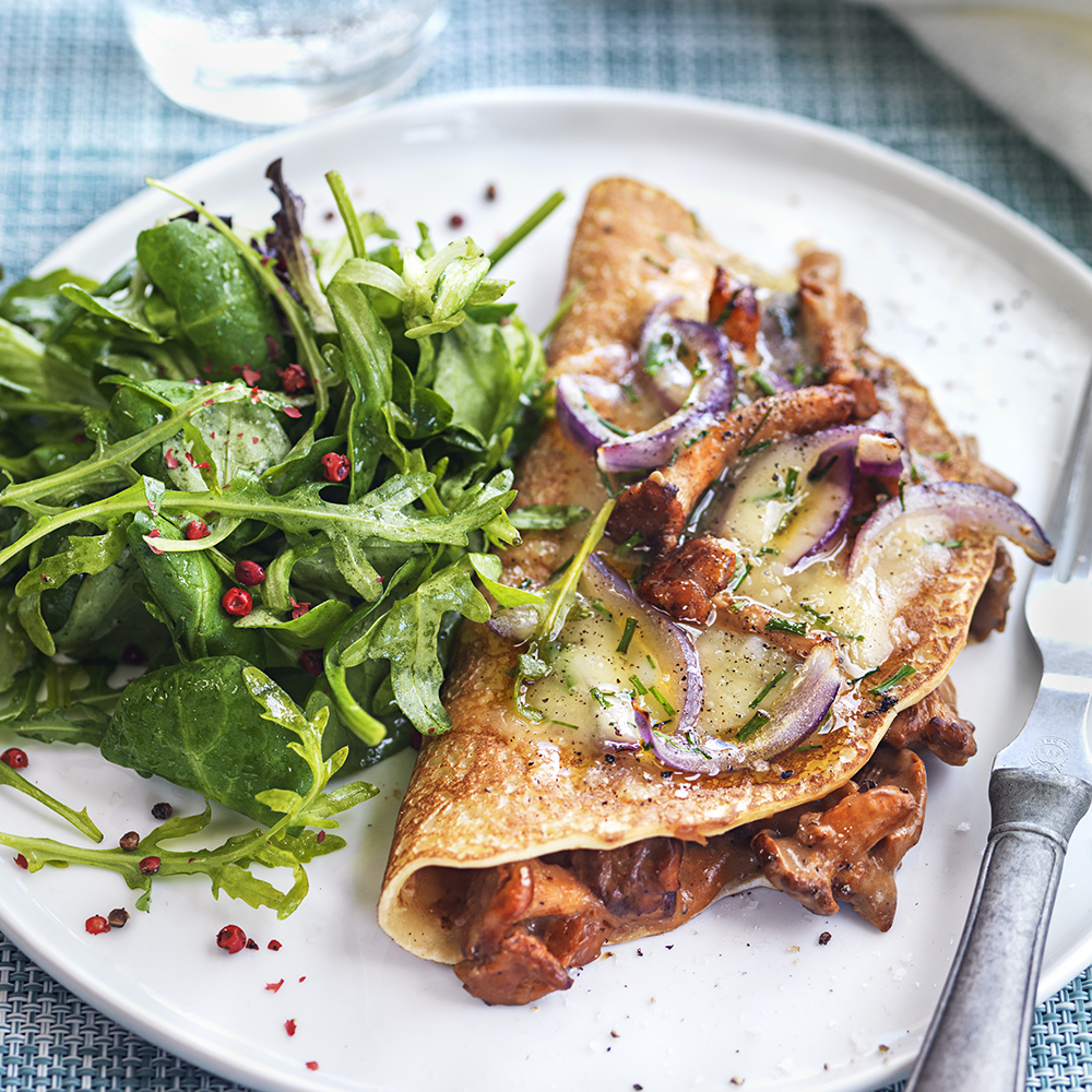 Kantarellcrêpes med Västerbottensost och citrusdressad rucola