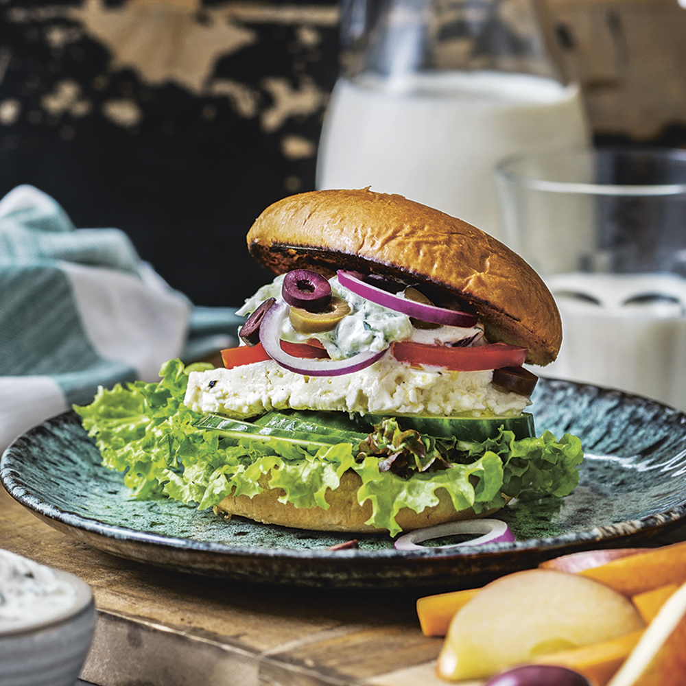 Grekisk burgare med ugnsbakad feta och tsatziki