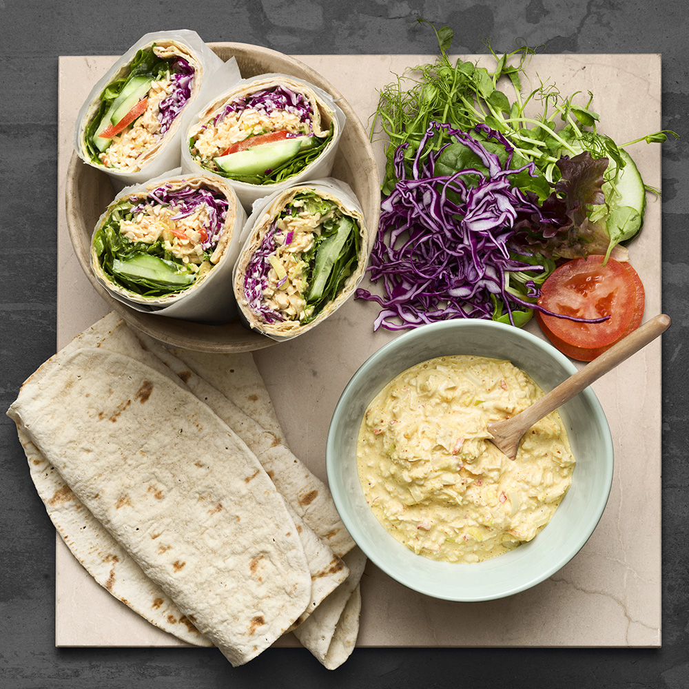 Wrap med curryröra på tofu