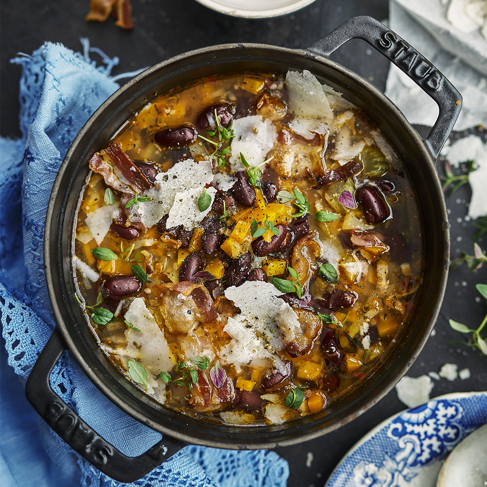 Bön-och rotfruktssoppa med pancetta och parmesan