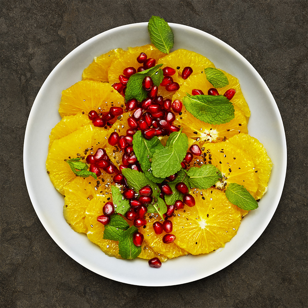 Apelsinsallad med granatäpple och mynta